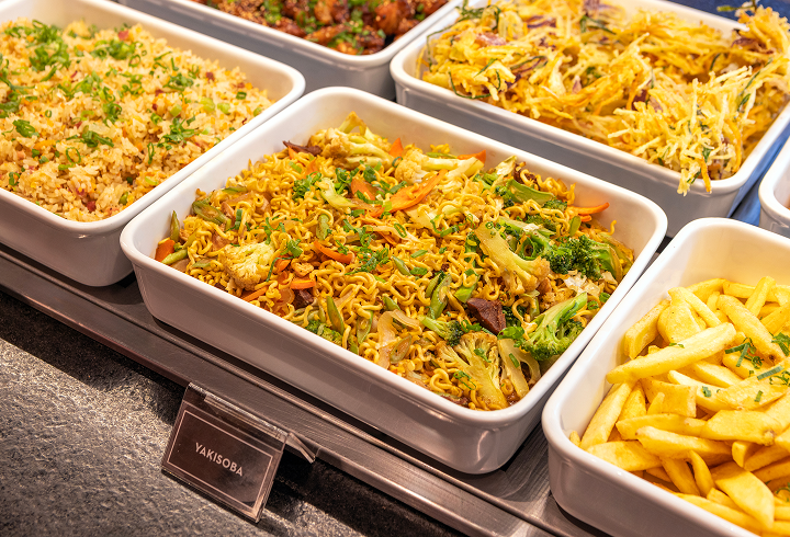 imagem do buffet de pratos quentes